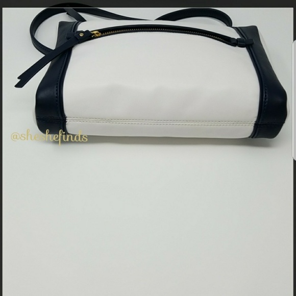 🎉 20% OFF - KATE SPADE CROSSBODY WHITE AND NAVY TRIM BAG - Picture 3 of 8